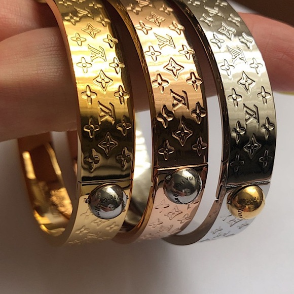 Gold Clover Bangle Bracelet - Picture 4 of 6